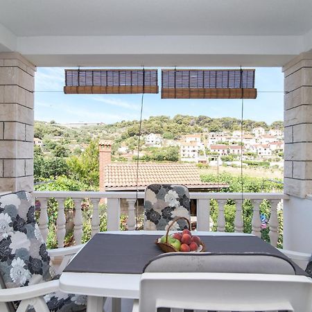 Apartments Mare Postira Exterior photo