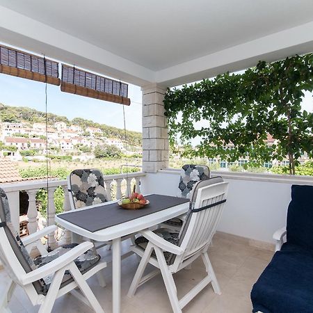 Apartments Mare Postira Exterior photo
