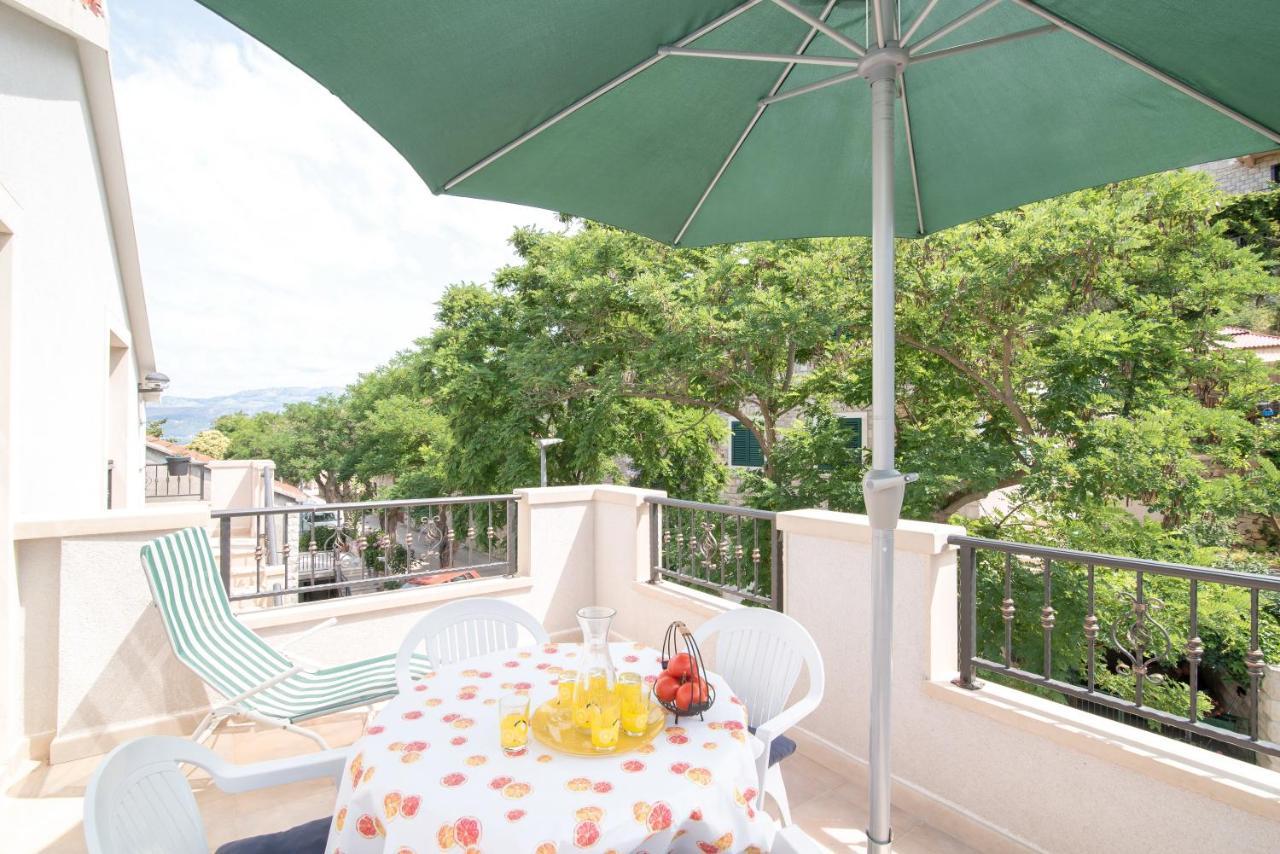 Apartments Mare Postira Exterior photo