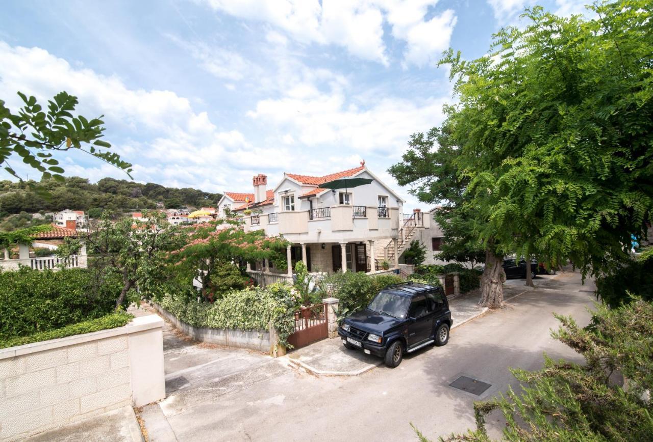 Apartments Mare Postira Exterior photo