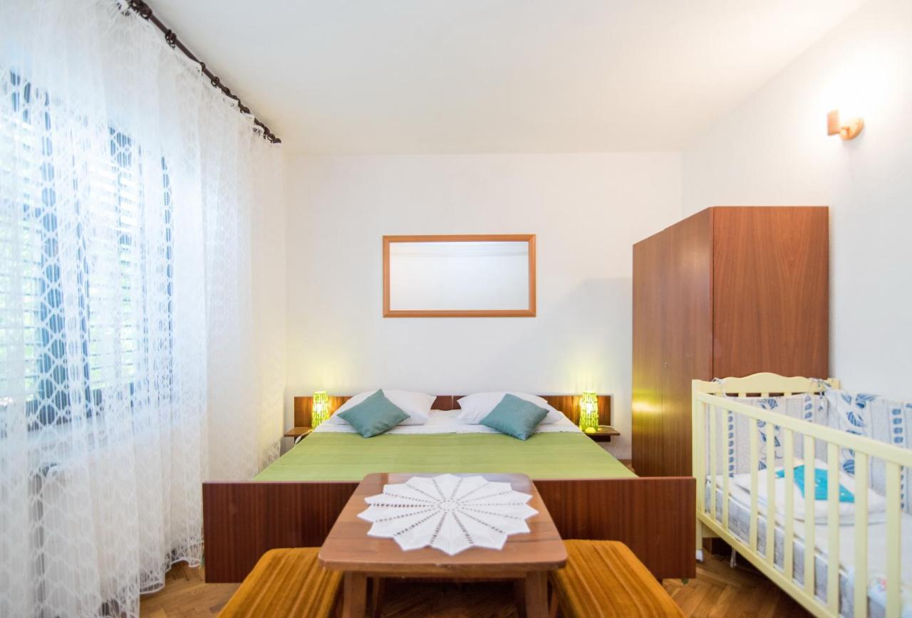 Apartments Mare Postira Exterior photo