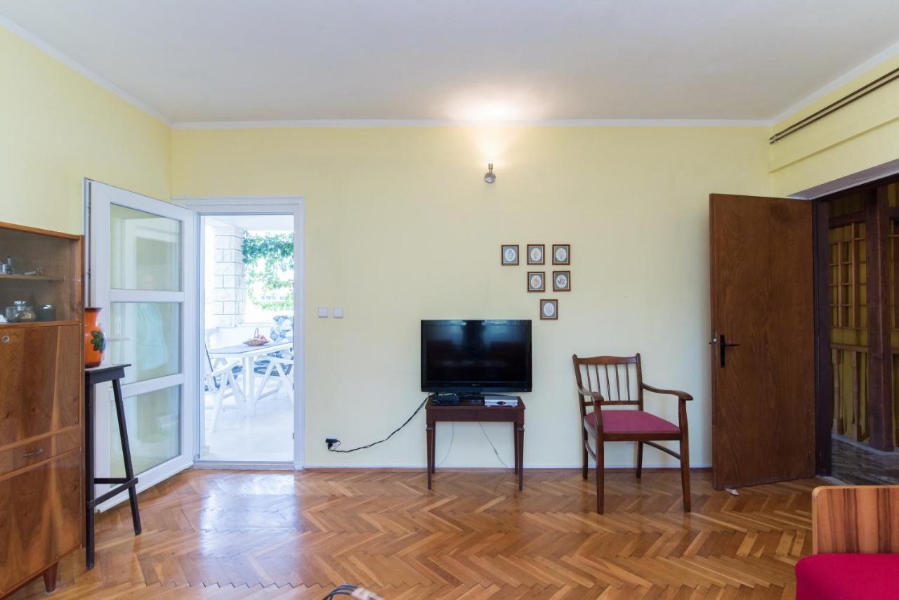 Apartments Mare Postira Exterior photo