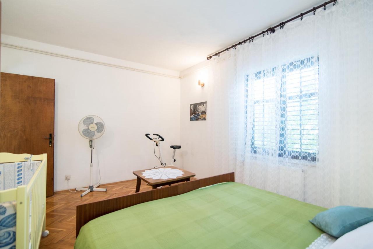 Apartments Mare Postira Exterior photo