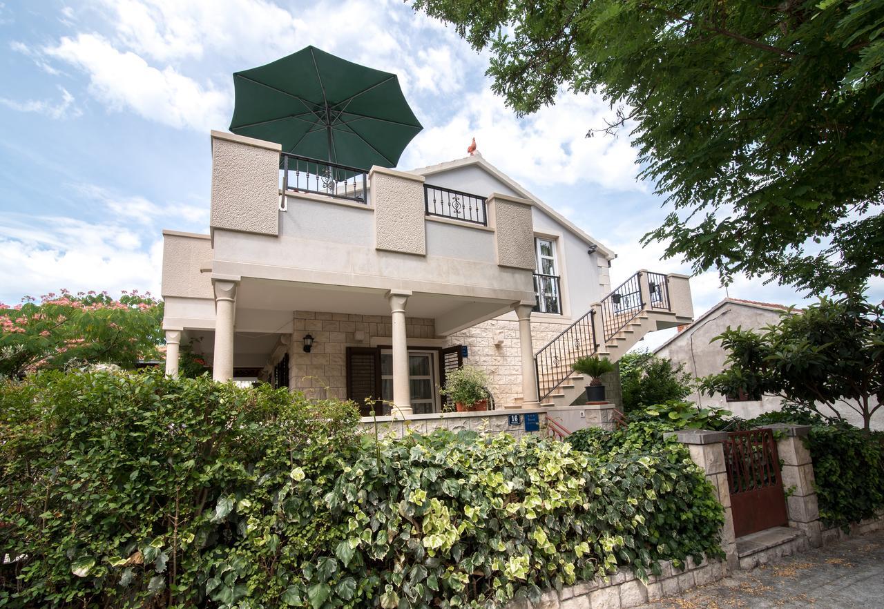 Apartments Mare Postira Exterior photo